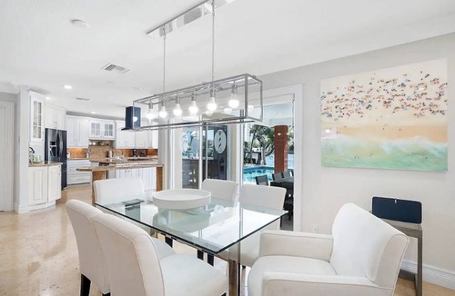 Santa Barbara Estates House | Walk to beach