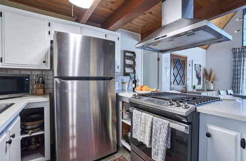 Whispering Forest Cabin | Walk to Big Bear Snow Play for Tubing & Arcade, Loft with Foosball, Hot Tub, Cool Chill Deck