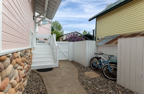 Old Town Apartment | Walk to Downtown| Monthly Rentals |Pet Friendly | On Call Bus