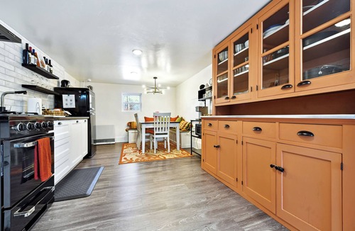 West Colorado Springs House | Walk to Garden of the Gods | Hot Tub | Epic Views!