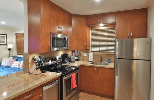 Wilton Manors Apartment | Walk to GAY Wilton Drive, Pool, Queen Bed, Kitchen, Living Room, Patio, WiFi, #3