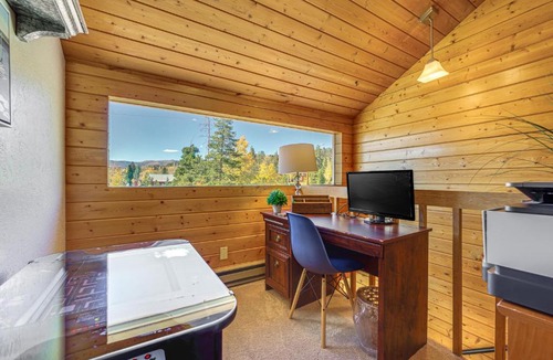 Grand Lake House | Walk to Grand Lake & Dtwn! Group Escape w/Hot Tub