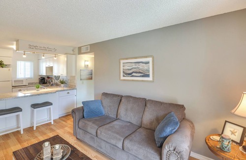 Lake Havasu City Condo | Walk to Lake, Dining & Shops: Lake Havasu Condo