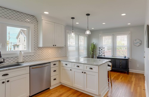 Avon Lake House | Walk to Lake Erie: Chic Home, Private Yard & Deck