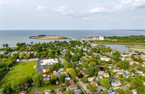 Huron House | Walk to Lake Erie Renovated 2BR Huron Home Near Cedar Point & Kalahari