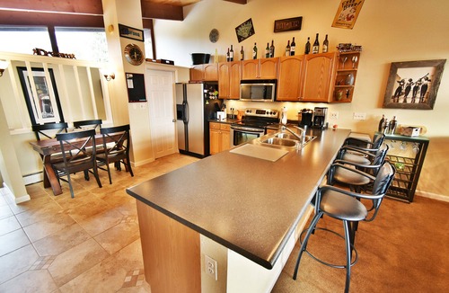 Dillon Condo | Walk to Lake, Rec Path, Amphitheater! Spacious Unit, Big Deck. Near Shops