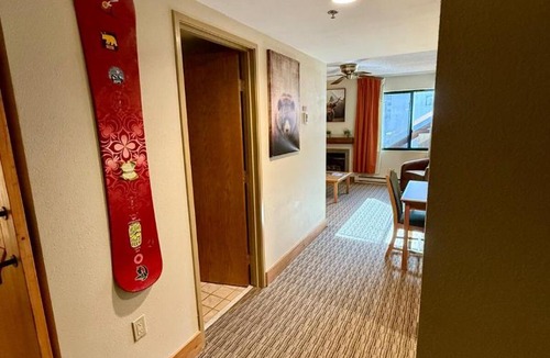 Mount Crested Butte Apartment | Walk to Lifts, Pet Friendly, Hot Tub, Bus to Town