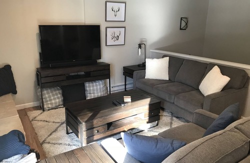 Frisco Condo | Walk to Main Street - 4 Bed 3 Bath Sleeps 11 - Close to Copper/Breck/Keystone