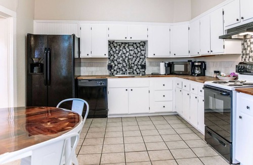 Canon City House | Walk to Main Street and Train · Charming Family Home · Hot Tub