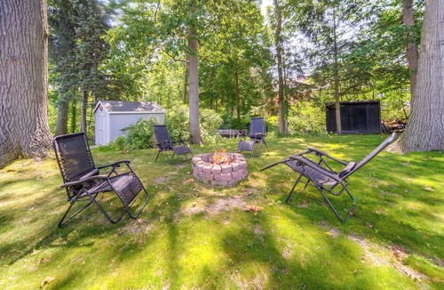 Mentor House | Walk to Marina: Home w/Hot Tub in Mentor!