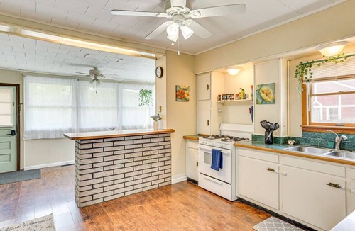 Medina Apartment | Walk to Medina Square - Historic 1880 Home!
