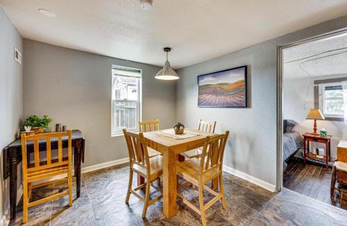 Palmer Lake House | Walk to Park, Trails & Pub! Palmer Lake Cottage