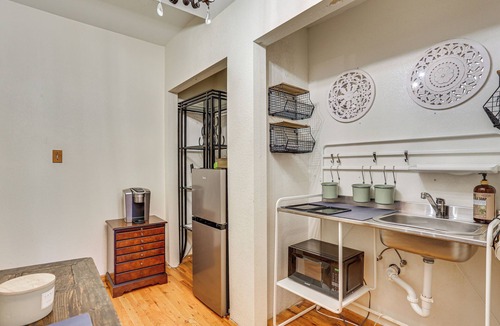 Larkspur Apartment | Walk to Ren Fest: Larkspur Farmhouse Hideaway