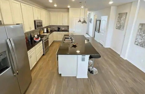 Timnath House | Walk To Restaurants, Shops, Brewery & More! Dog friendly on walking & bike trail