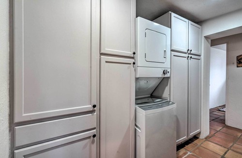 Downtown Santa Fe Cottage | Walk to Santa Fe Plaza & Shops! Adobe Gem w/Patio
