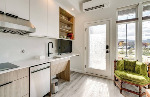 Frisco Apartment | Walk to Ski Shuttles & Stores! Modern Frisco Unit