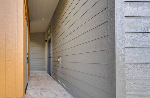 Frisco Apartment | Walk to Ski Shuttles & Stores! Modern Frisco Unit