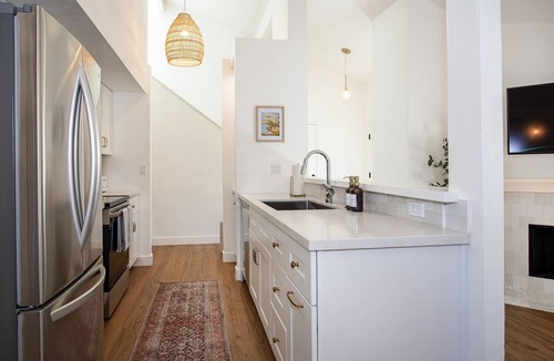 East Mesa House | Walk to the beach! Newly remodeled Townhome