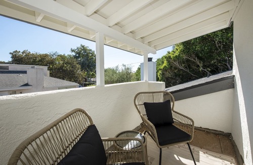 East Mesa House | Walk to the beach! Newly remodeled Townhome
