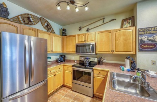 Mountain House Condo | Walk to the Slopes, Amazing Ski Area Views, Shared Hot Tubs Too