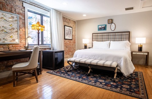 Glenwood Springs Hotel | Walkable Boutique Hotel Near Museums, Dining, Shopping & Downtown Attractions