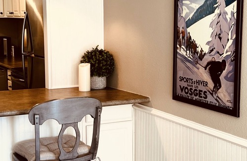Skyway Cottage | Walkable to The Broadmoor Hotel, Seven Falls and Stratton Open Space