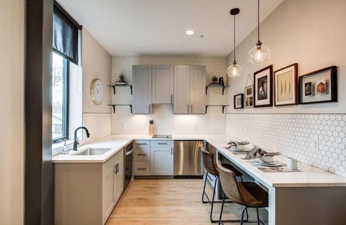 Berkeley Apartment | Walkable Urban Tennyson St Apt - Steps to Eats