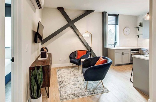 Berkeley Apartment | Walkable Urban Tennyson St Apt | Steps to Eats