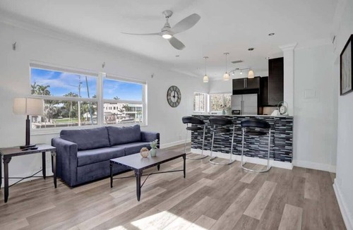 Hendricks and Venice Isles Apartment | Waterfront 1BR Near Las Olas | Sleeps 4