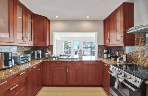 Bermuda Riviera House | Waterfront Breeze Villa | Walk to Beach
