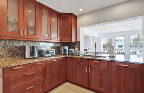 Bermuda Riviera House | Waterfront Breeze Villa | Walk to Beach