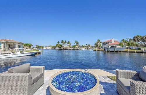 Garden Isles House | waterfront corner lot
