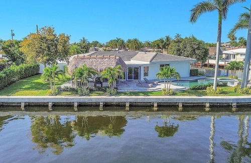 Garden Isles House | waterfront corner lot