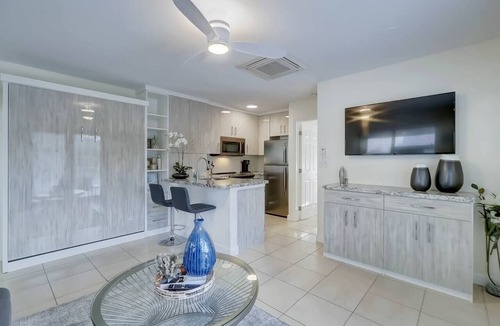 Middle River Terrace Apartment | Waterfront Deck ~ Pool ~ Kayak