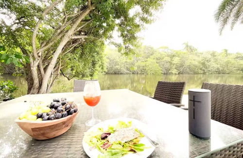 Central Fort Lauderdale House | Waterfront Home w/Heated Pool - Mini-Golf - 4 Bedrooms - Sleeps 10