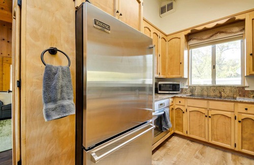 Mariposa Cottage | Waterfront Mariposa Vacation Rental w/Hot Tub