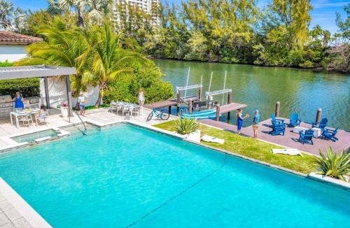 Harbor Beach Villa | Waterfront Masterpiece Villa Grand Heated Pool Seabreeze Key