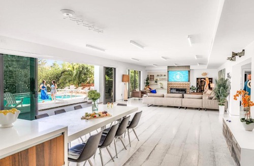 Harbor Beach Villa | Waterfront Masterpiece Villa Grand Heated Pool Seabreeze Key