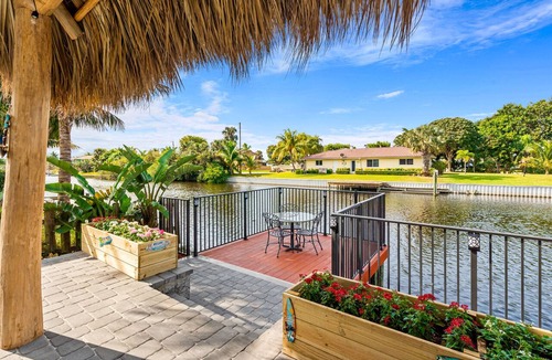 Lake Worth House | Waterfront Oasis w/Pool, Minigolf & TikiHut! Perfect for Families