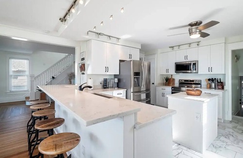 Port Clinton House | Waterfront sleeps 13 2-Kings/Crib/1st flr sleeper