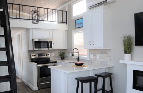 Sandusky Cottage | Waterfront Tiny House #5 Bayfront Resort Sandusky