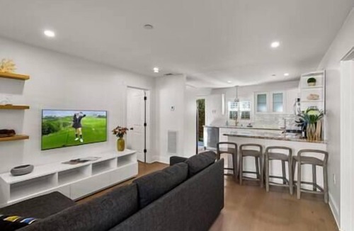 Carpinteria Apartment | Watermark Suite B