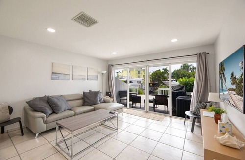Coral Ridge Villa | Waterside retreat