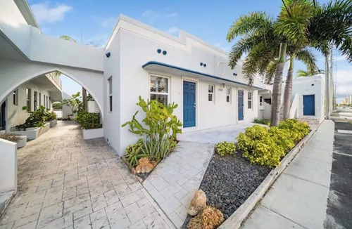 Hollywood Lakes Apartment | Waterside Studio w/King bed - Hollywood
