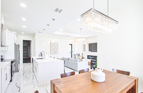 Diplomat House | Welcome to Casa Capri - Heated Pool - Pet friendly - Relaxing Gateway