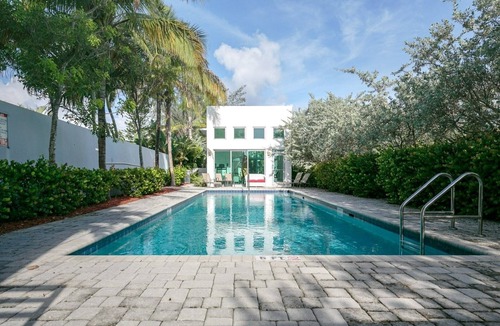 Pompano Beach House | Welcome to Ocean Pearl – Steps from the Beach, Rooftop Terrace/Private Elevator