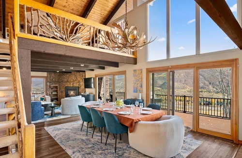Aspen House | Welcoming 4-bedroom house with hot tub in Aspen