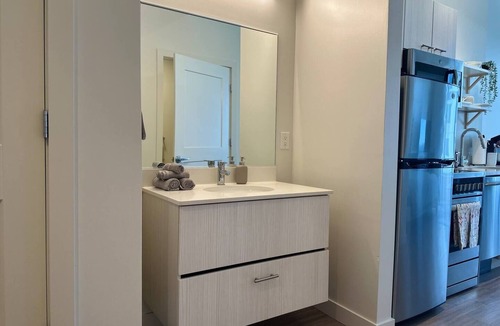 River North Art District Apartment | Welcoming Studio in Rino