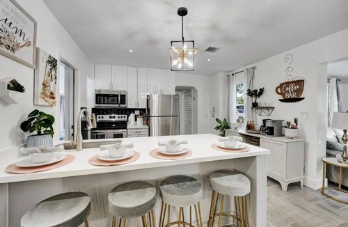North Central Hollywood House | WELL EQUIPT VACATION HOME 5 MIN FROM THE BEACH, SHOPPING, WATERPARK, STATE PARK