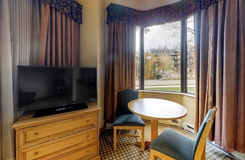 Mount Crested Butte Apartment | Well-Kept Studio Near the Slopes w/Kitchenette, WiFi, Shared Pool, & Hot Tub